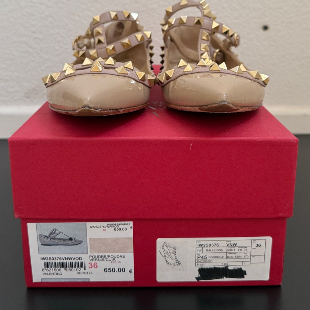 Valentino Garavani Beige Flats with Gold Rock Studs in patent leather